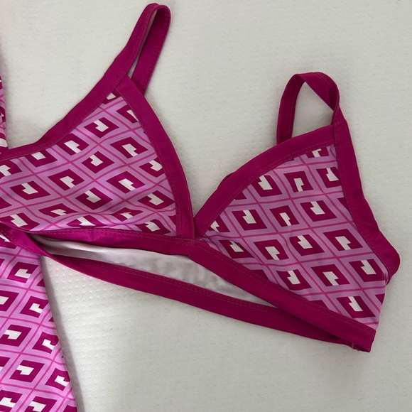 Pink Geometric Pattern Leggings and Sports Bra Set - Picture 2 of 3